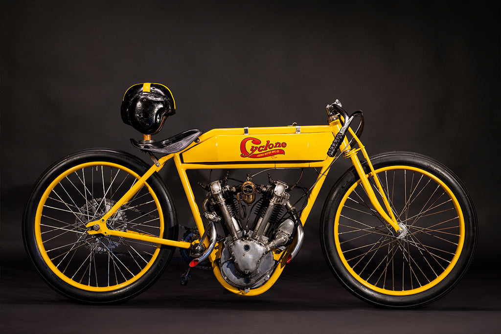 cyclone board track racer