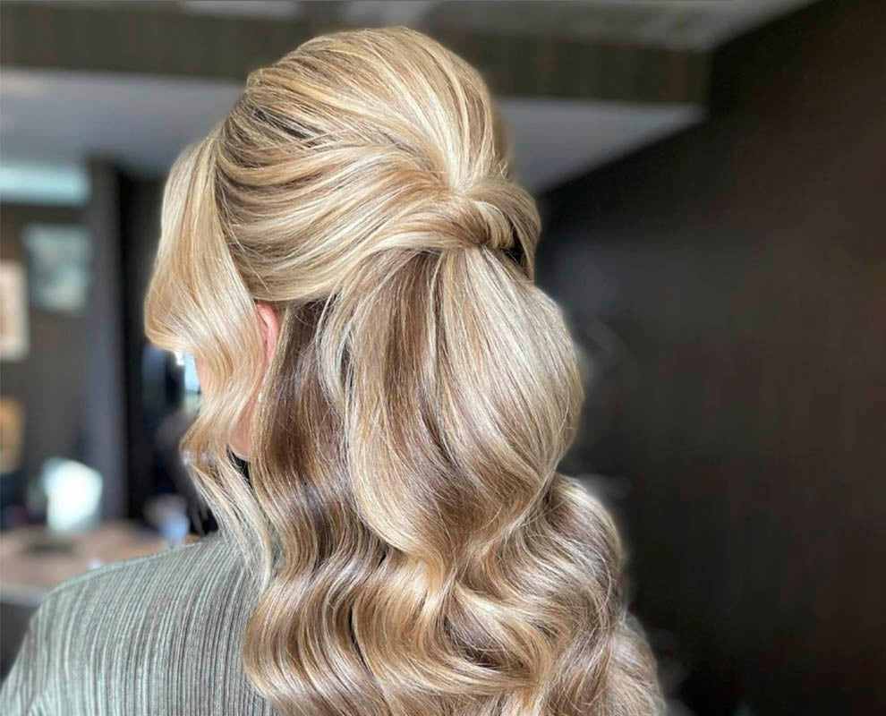 In-Blog_990px_prom-hair_0004_blonde-updo
