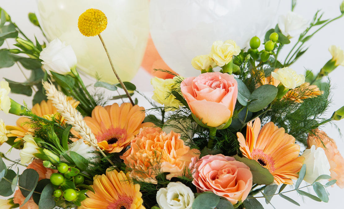 shop-neveah-peach-daisy-flower-box-|-bloomthis