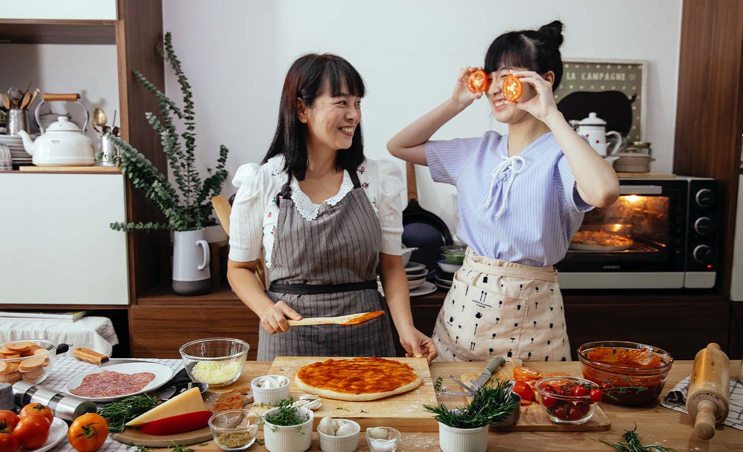 the-all-you-need-mothers-day-activity-guide-mother-daughter-cooking