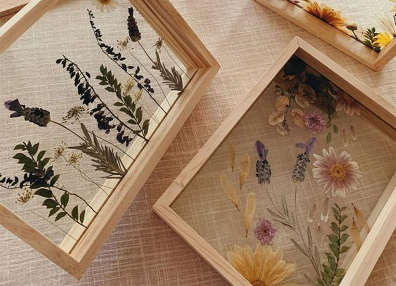 bloomthis-article-2024-how-to-save-your-valentines-day-flowers-02-pressed-flower-frame