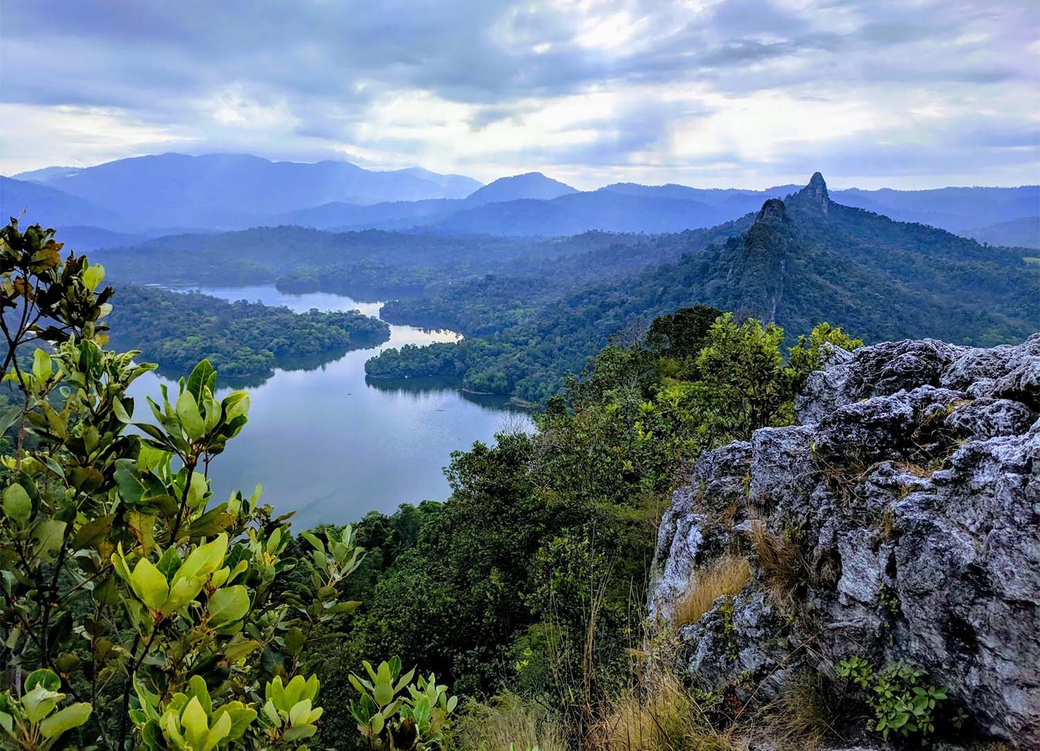 bloomthis-article-the-best-guide-to-valentines-day-date-ideas-in-malaysia-2024-02-bukit-tabur-hiking