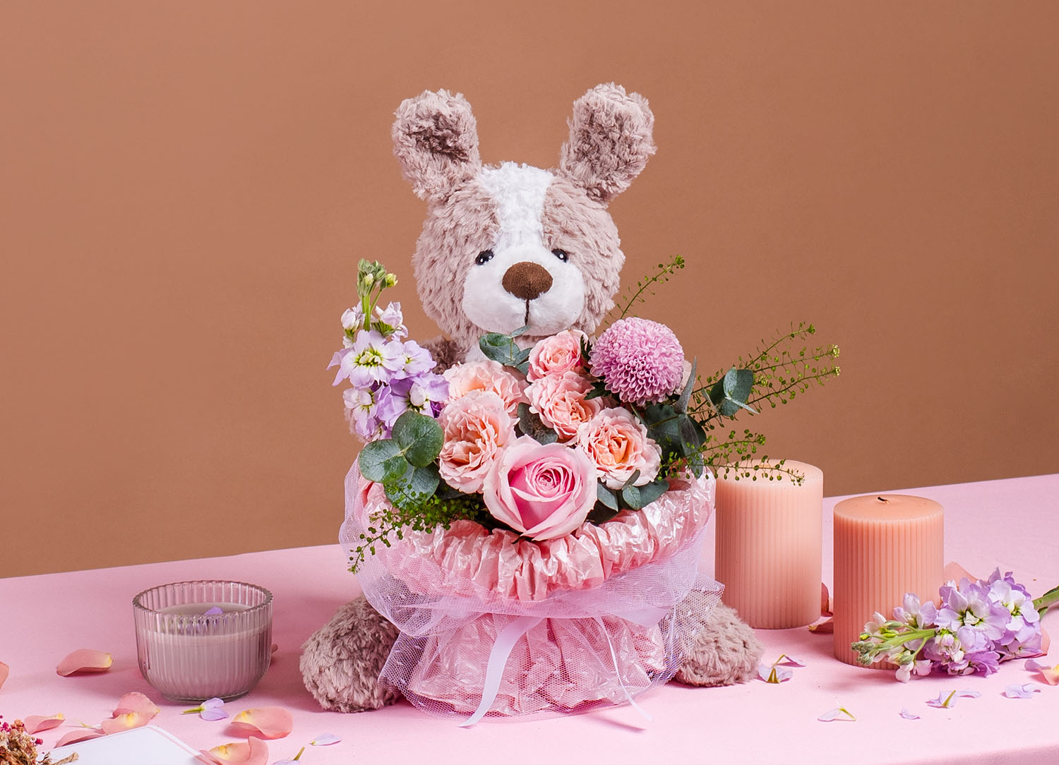 bloomthis-article-valentines-day-gift-guide-2024-04-avery-pink-rose-bouquet-plushie-gift-set