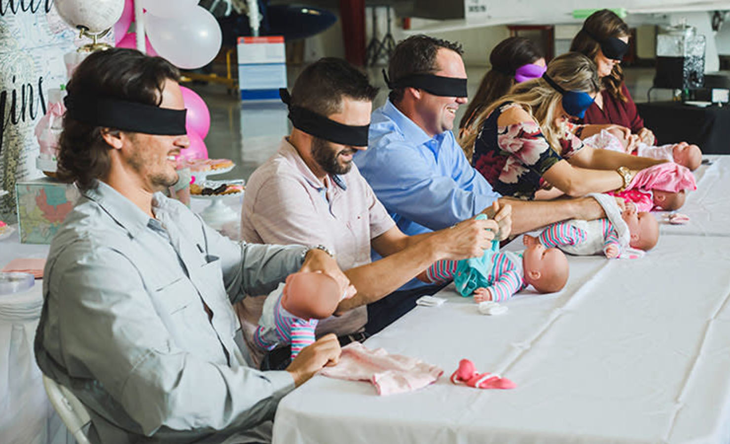 bloomthis-blog-ultimate-guide-to-baby-showers-ideas-06-blindfolded-diaper-challenge