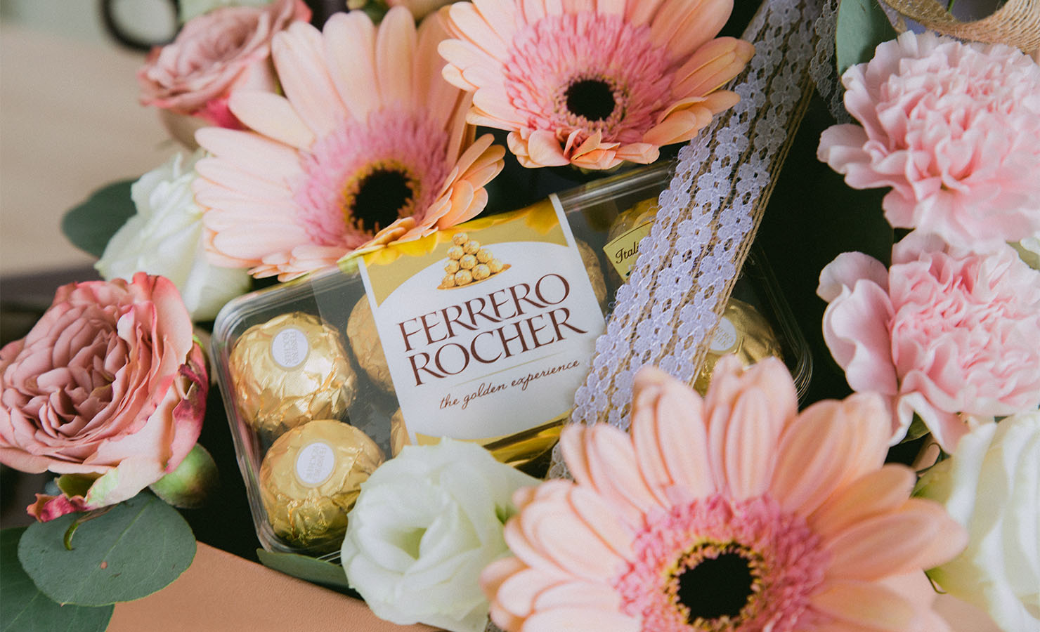 bloomthis-qixi-festival-gift-guide-01-blake-flower-ferrero-chocolate-gift-set