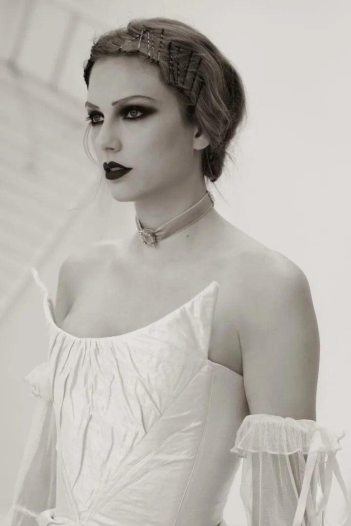 Taylor-swift-fornight-watch-choker