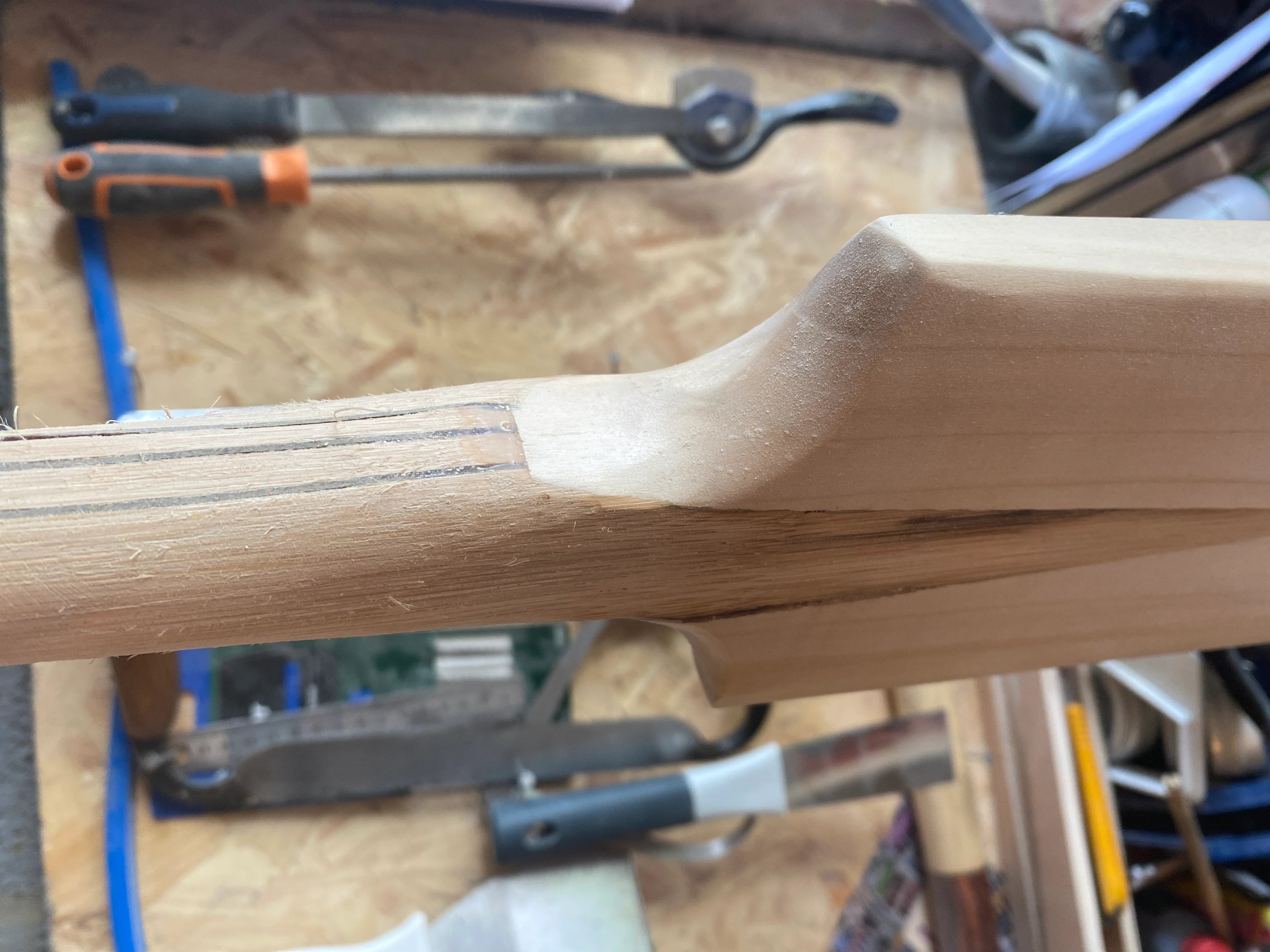 Cricket bat handle tabs making the splice joint stronger