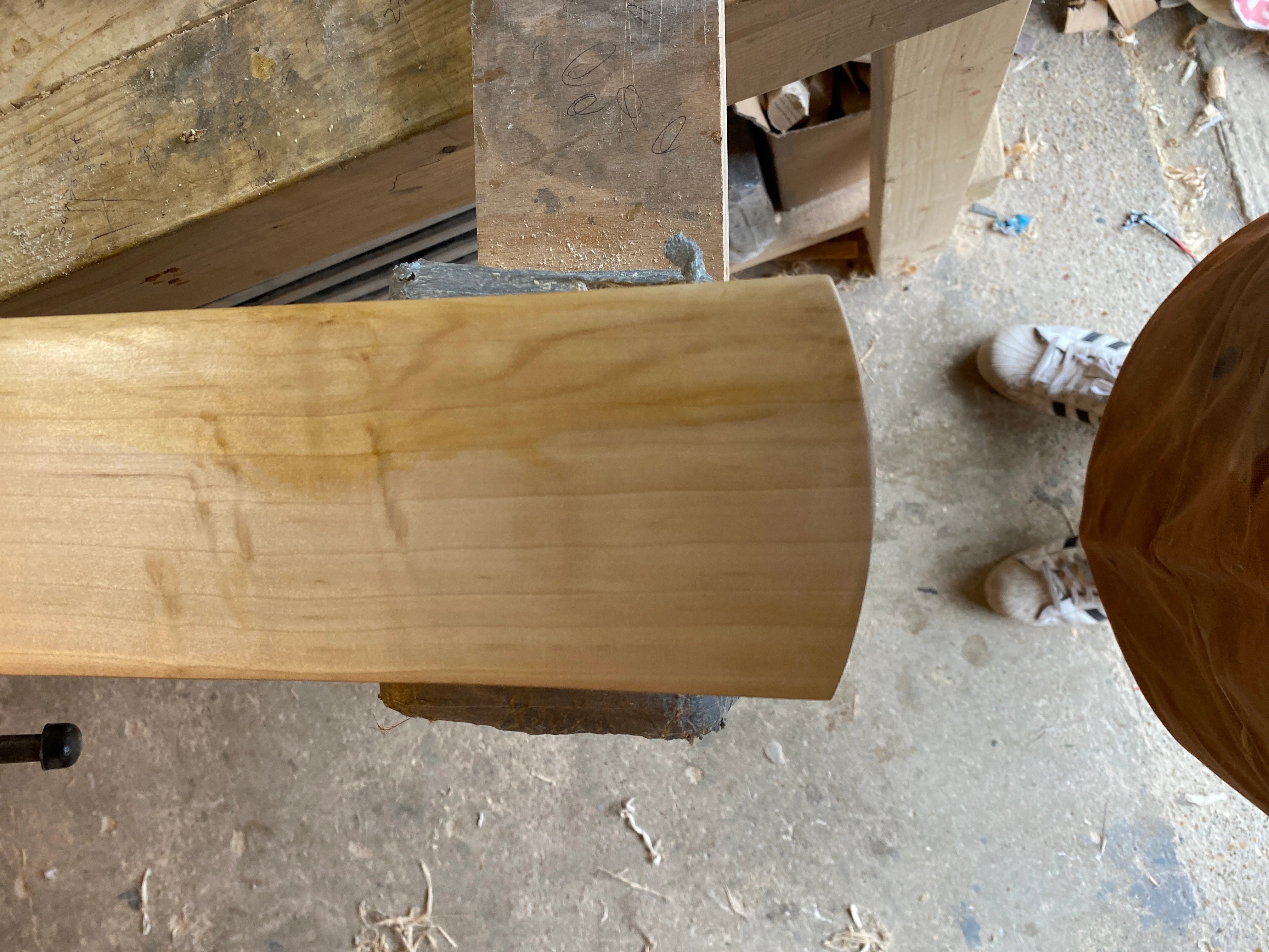 Cricket bat round toe