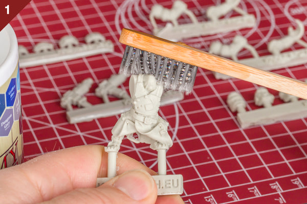 Clean and Prepare your miniature before assembling it