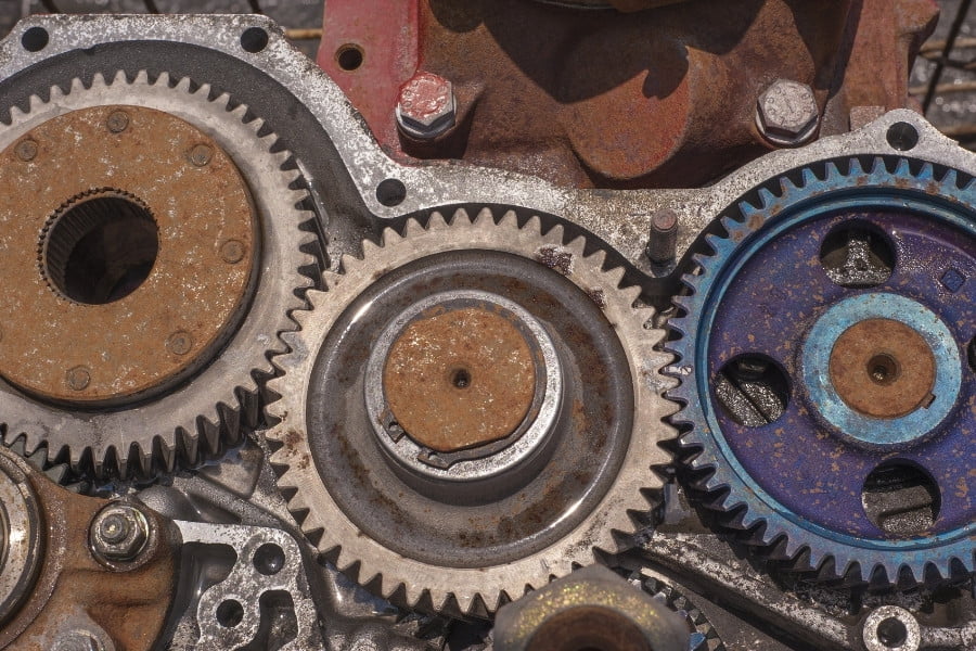 spur gears in a machine