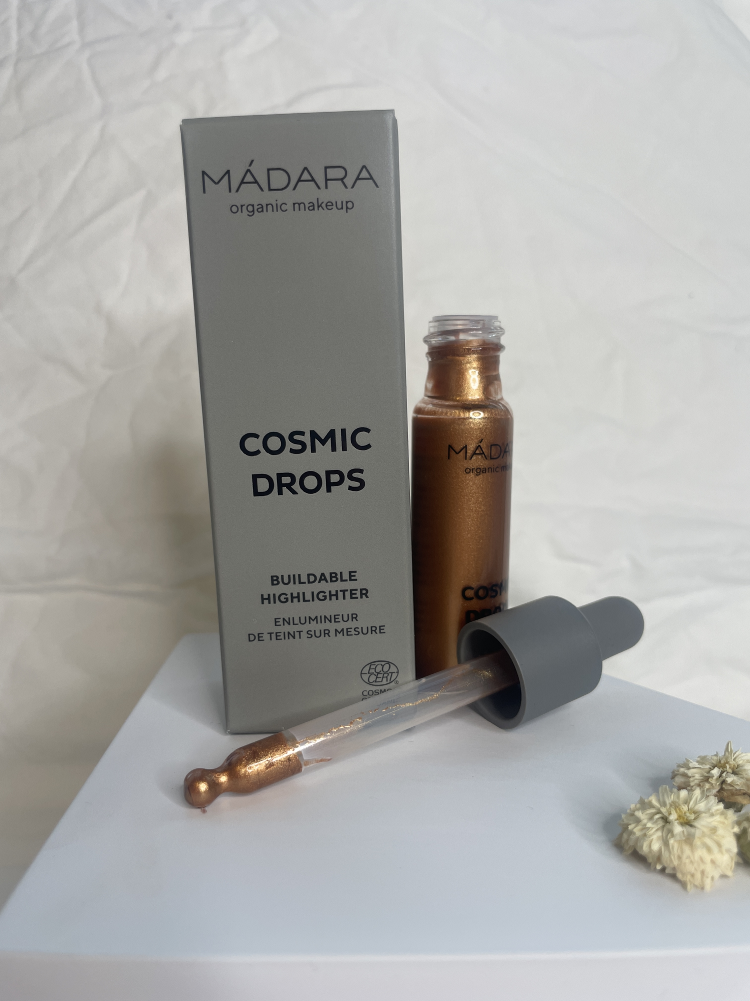 Se MADARA COSMIC DROPS Buildable highlighter, #3 BURNING METEORITE hos Glow Studio