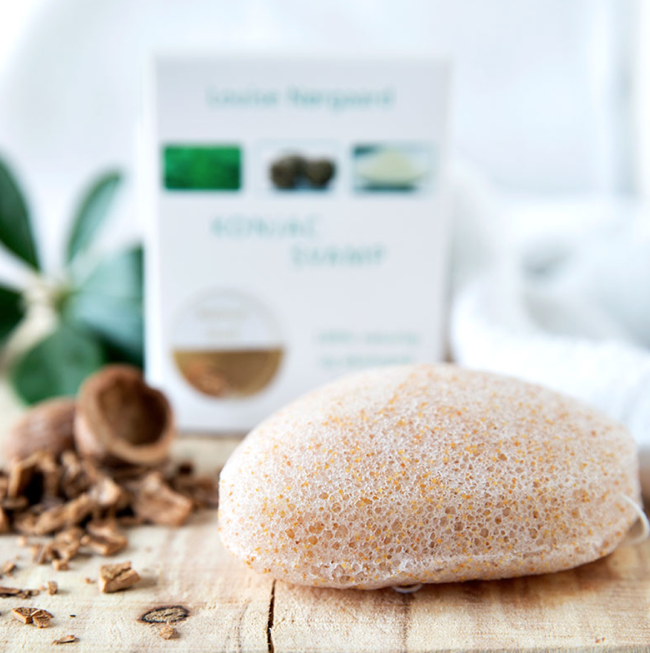 Se Organic Konjac Valnød svamp hos Glow Studio