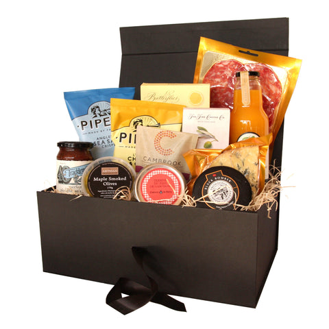 The Artisan Smokehouse Picnic Hamper showing its contents