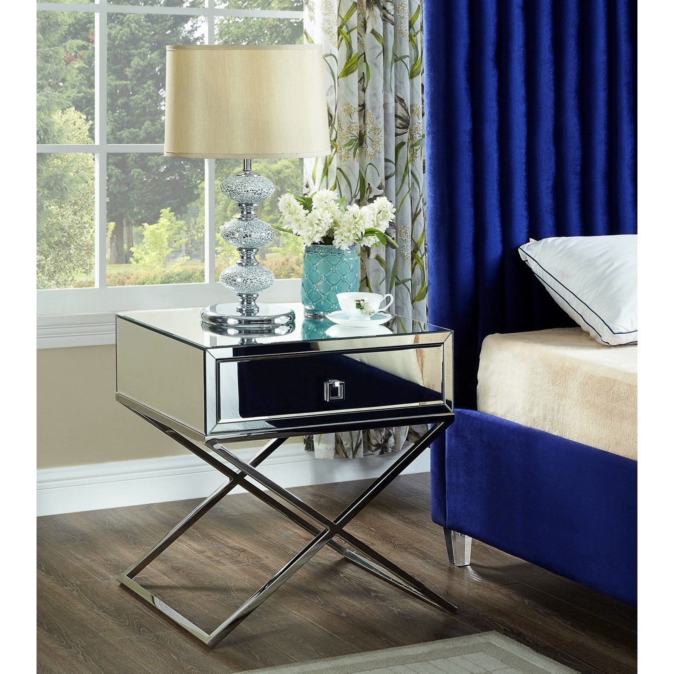 Meridian Furniture Lynn Side Table-Minimal & Modern