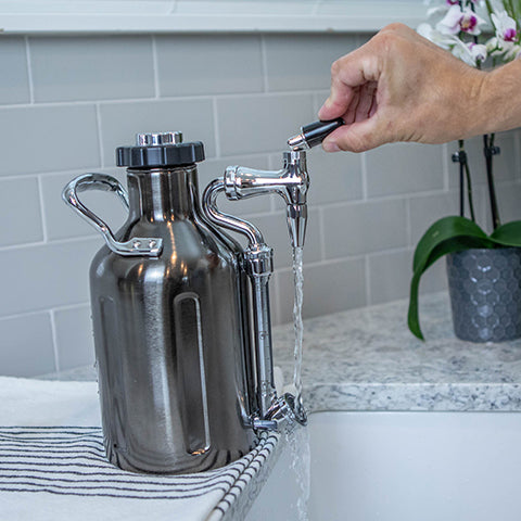 Instalar la tapa y enjuagar con agua