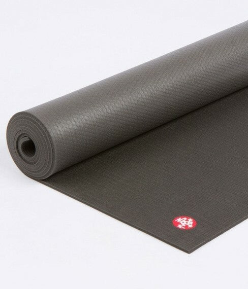 Se PRO® yogamåtte, 6 mm, ekstra lang, 215 cm (mange farver) - Manduka hos Sportnordica.dk