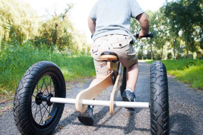 Bicicleta sin pedales de madera