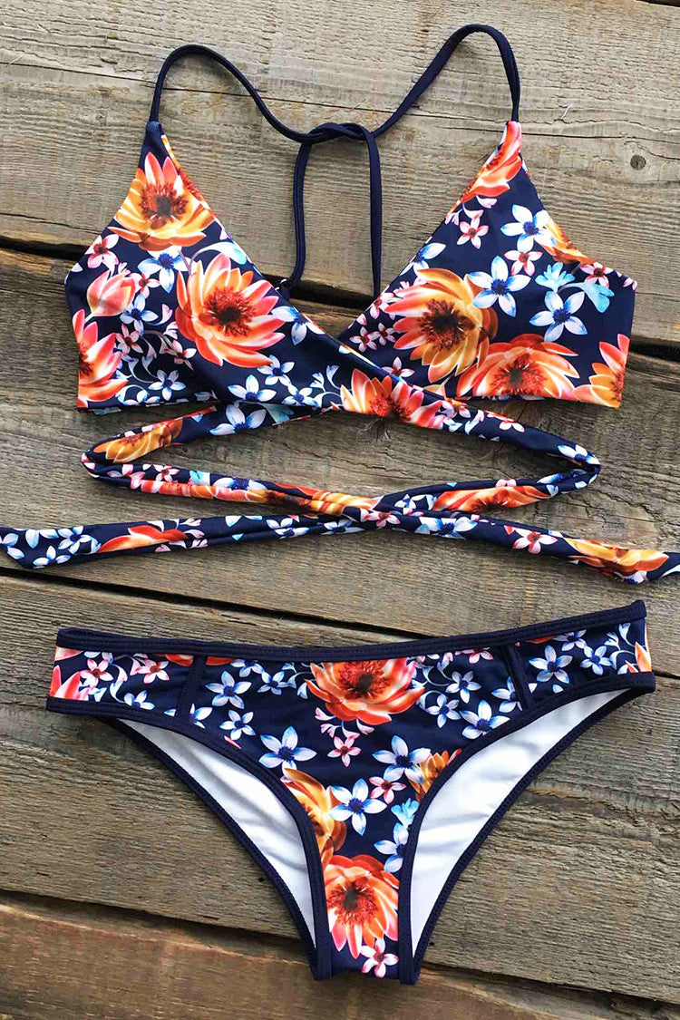 Cupshe Daisy Print Cross Bikini Set