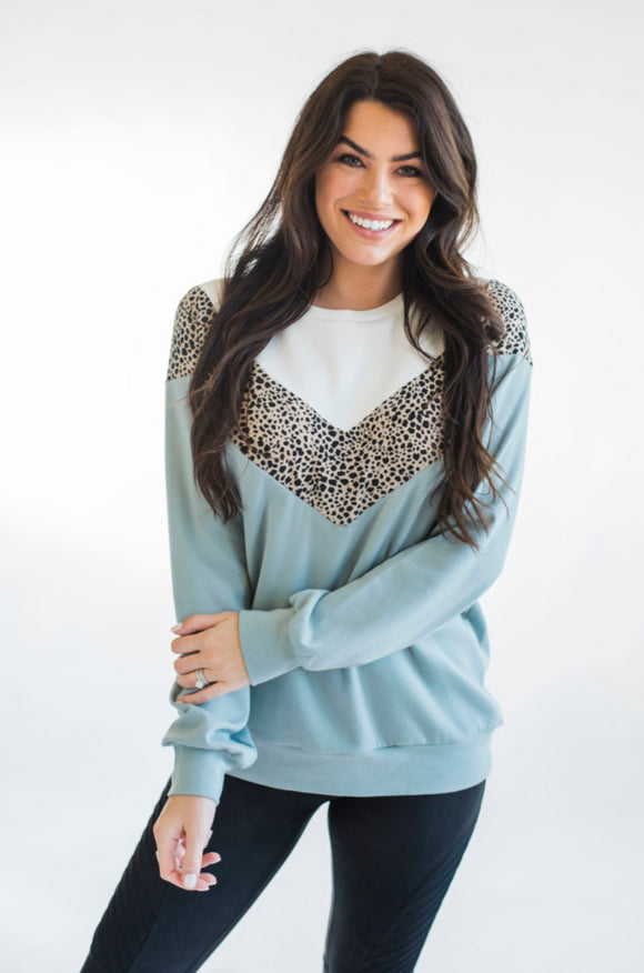 Running Free : Leopard Sweatshirt with Double Side Slits - Cream