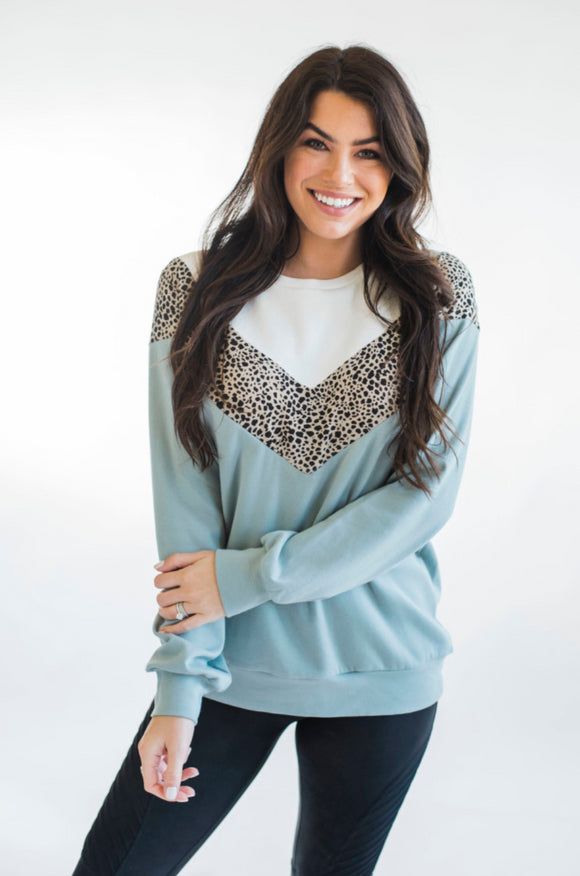 Oversized Nursing Sweatshirt With Side Slits- Cream Leopard