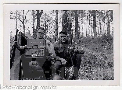 PENNSYLVANIA NATIONAL GUARD SOLDIER OLD ZENITH RADIO LOVE VINTAGE SNAPSHOT PHOTO - K-townConsignments