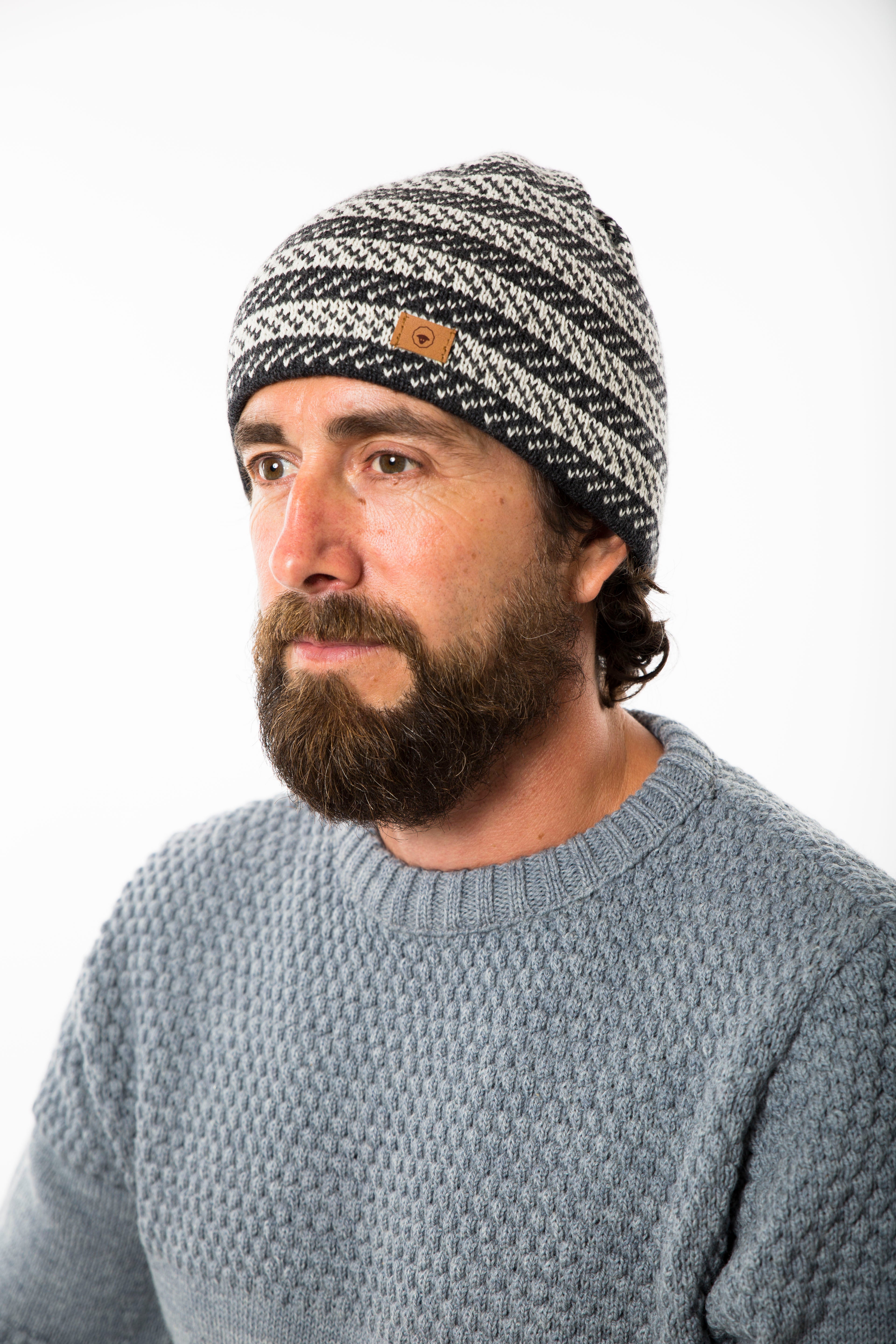 Se Dane Beanie Reversible - Fuza Wool - Coal hos Fuza Wool