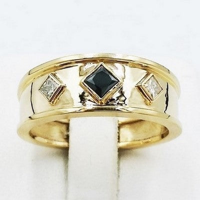anillo de tres diamantes para hombre