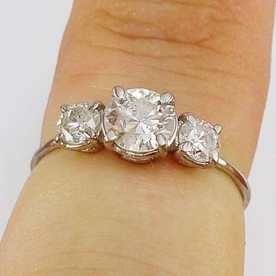 anillo de 3 diamantes