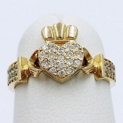 anillo de compromiso claddagh con diamantes