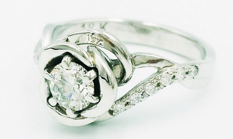 anillo de compromiso personalizado de diamante
