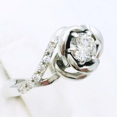 anillo flor de rosa con diamante para hacer pedir una mano