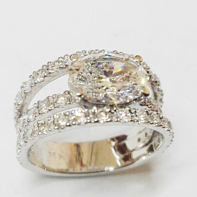anillo de oro blanco con diamante grande