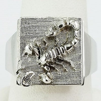 anillo de escorpion de oro blanco