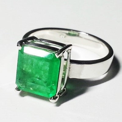 diseñador de anillo de compromiso con piedra de esmeralda