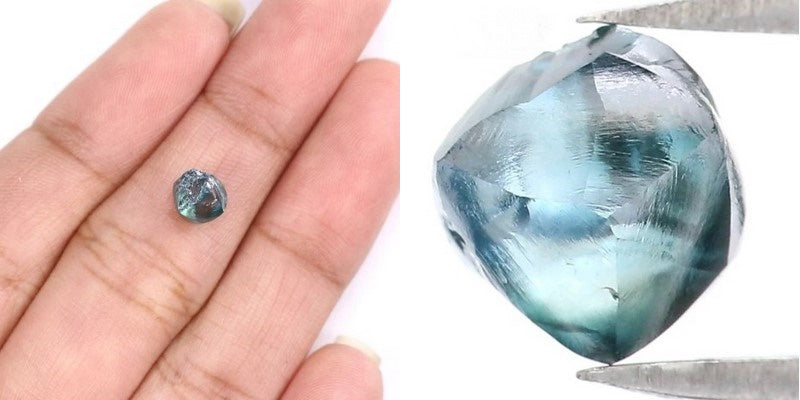 diamante bruto azul cristalino para engarzar en una joya