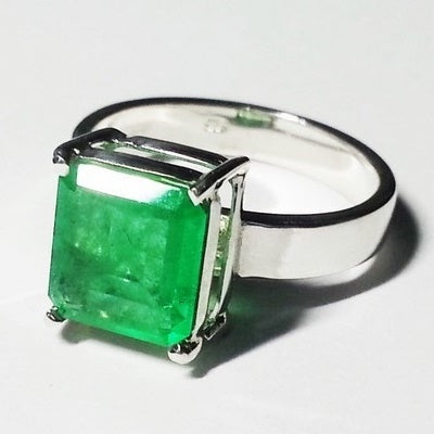 anillo de esmeralda