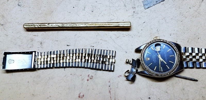 desmontaje del brazalete del reloj Rolex datejust para reparación