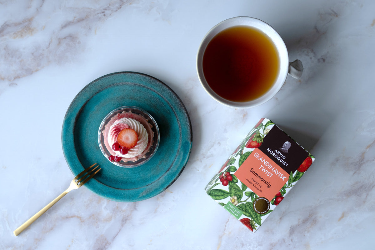 Fika with Sommerstig (Summer Path) package, cake and tea, one of the flavored tea SKANDINAVISK TWIST series created by ARVID NORDQUIST, a Scandinavian Swedish tea maker, with the theme of "Nordic nature"