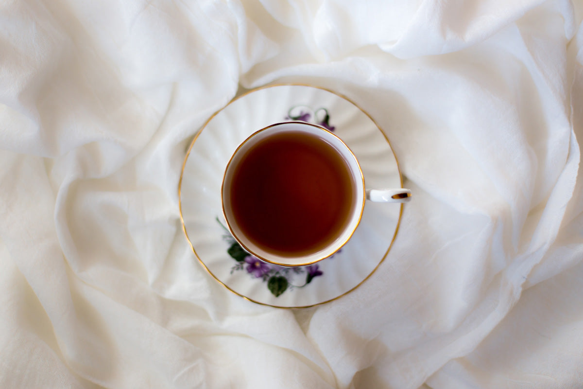Enjoy fika by pouring LUST & FÄGRING Passion & Beauty, a Nordic Swedish tea from KOBBS, into a lovely tea cup.