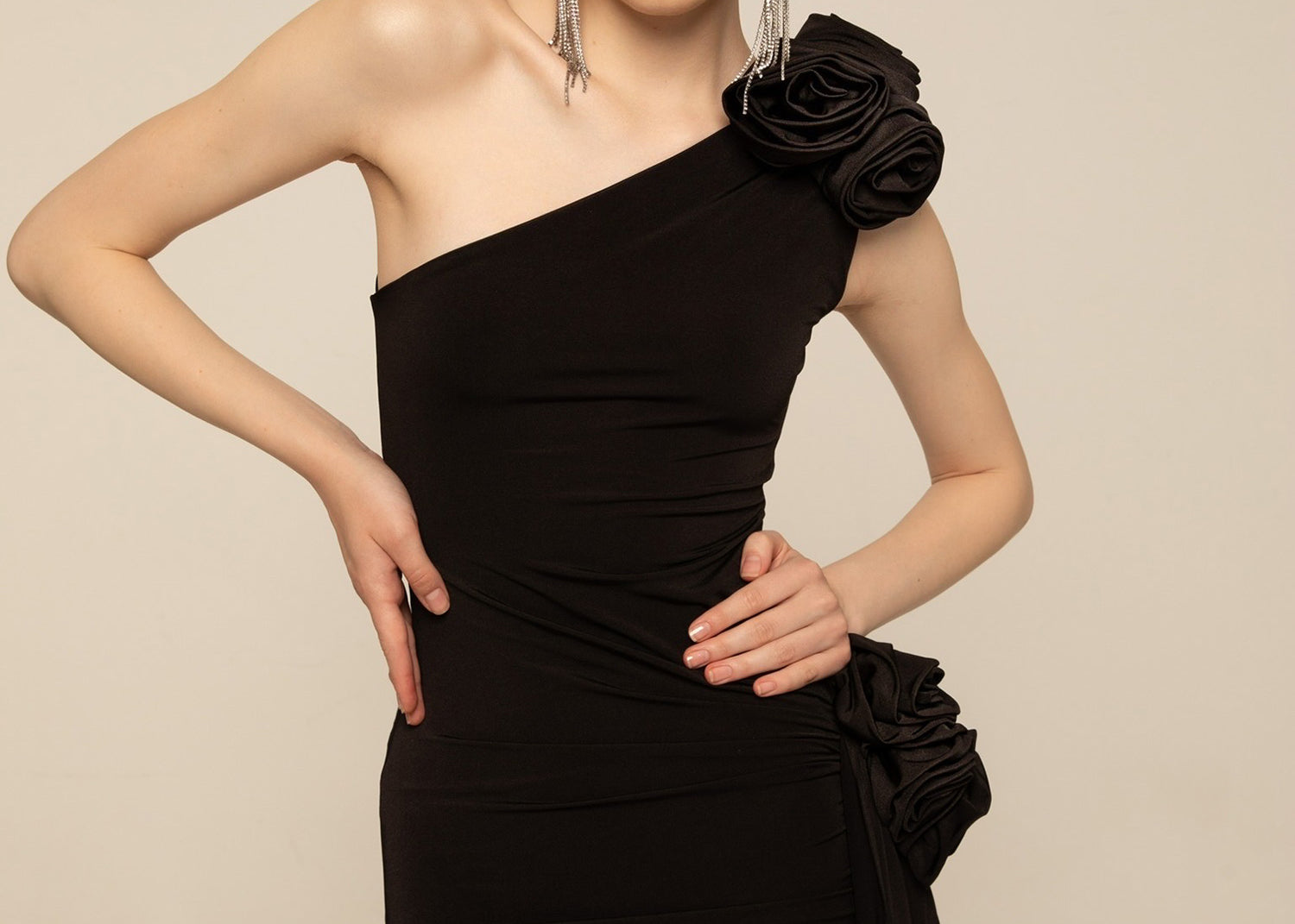 jeanetteonline – 3D One-Shoulder Black Mini Floral Embellished Dress -