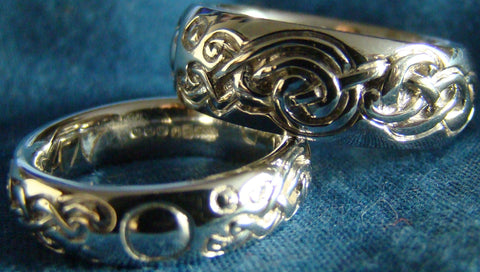Alianzas de boda a medida, hechas a mano y diseñadas por Elena Brennan Jewellery en Cavan, Irlanda