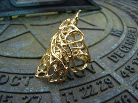 18 quilates. Anillo de gasa de oro, hecho por Elena Brennan en Cavan Irlanda