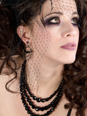 black-diamond-beads-with-model