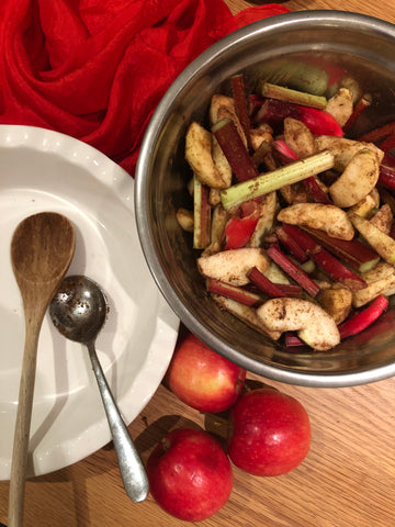 Baked rhubarb and apple crumble 