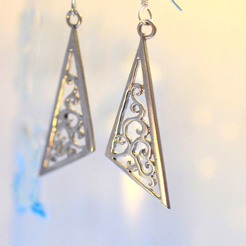 IMULTA Engraved Jewelry Triangle Florentine Earrings