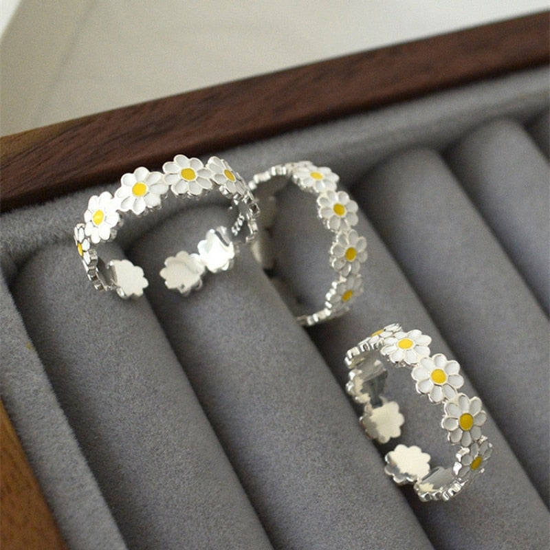 Sweet Daisy Flower Ring