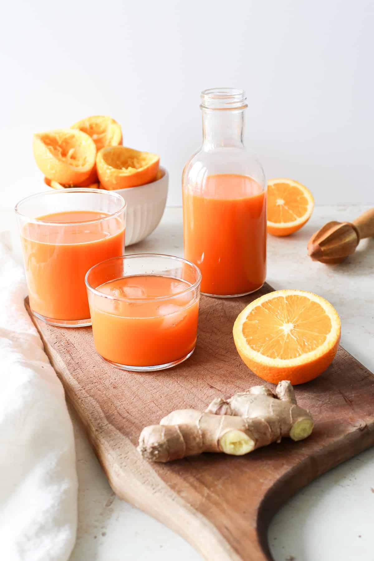 Billede af Økologisk sort gulerod-appelsin-ingefærjuice - Bag-in-Box 3 liter