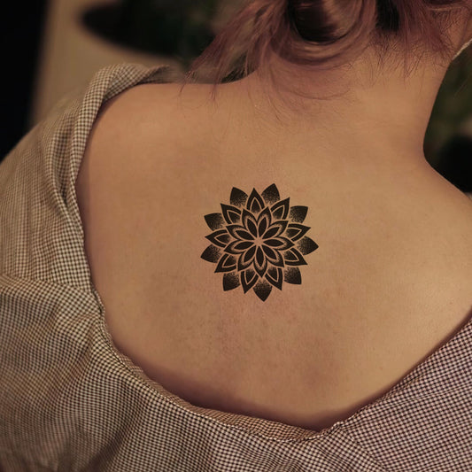 🦋 Borboleta com Floral Tattoo Primeira tattoo da cliente e sem