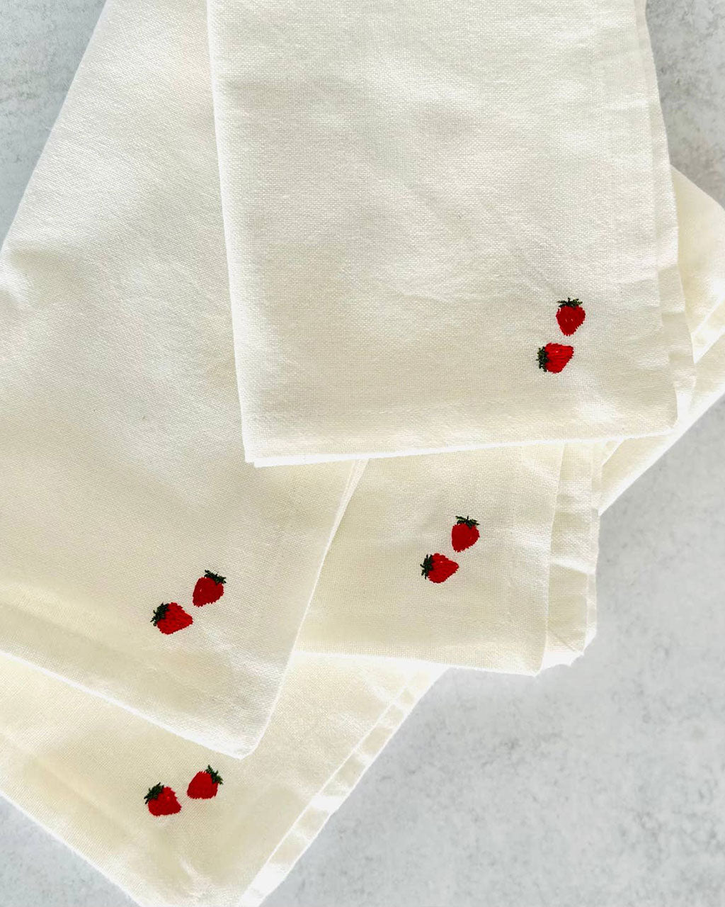 https://cdn.shopify.com/s/files/1/0787/5255/files/bando-3p-dot-and-army-petite-strawberry-cloud-chambray-cloth-napkins-01.jpg?v=1692369823