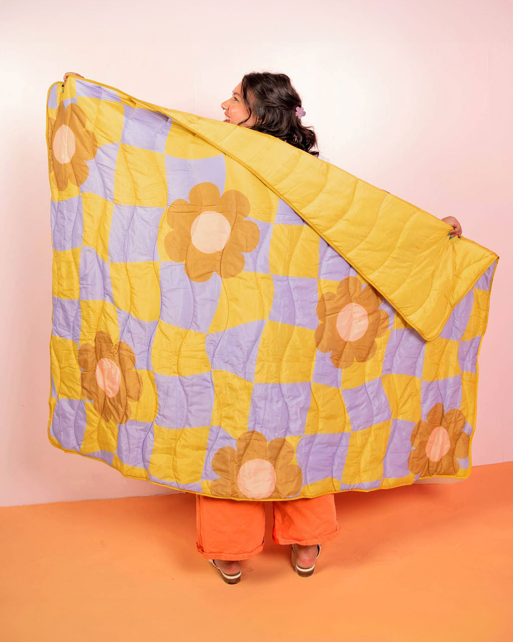 https://cdn.shopify.com/s/files/1/0787/5255/files/bando-3p-talking-out-of-turn-puffy-blanket-cool-funky-daisy-02.jpg?v=1691505853